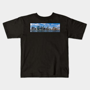 A panoramic view of Manhattan, New York taken from Dumbo Kids T-Shirt